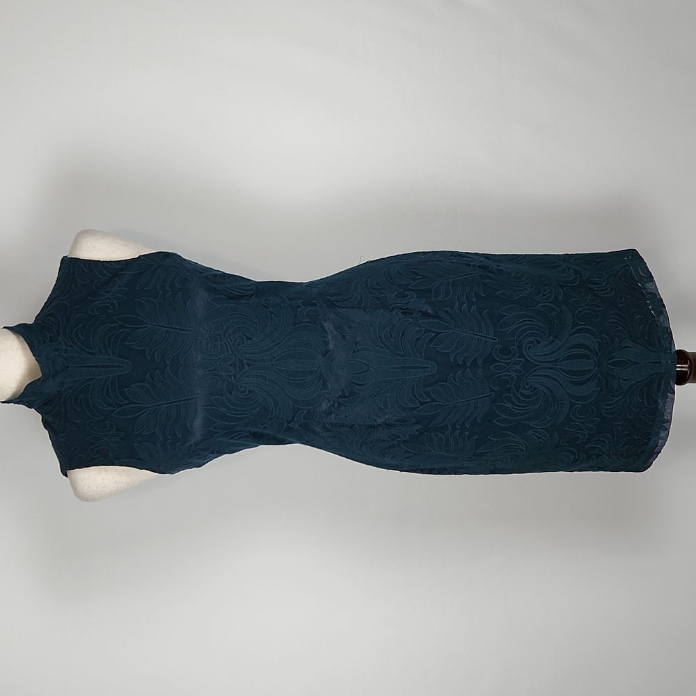 EUC Antonio Melani Forest Green Mock Neck Sleeveless Lace Cocktail Dress Size 2